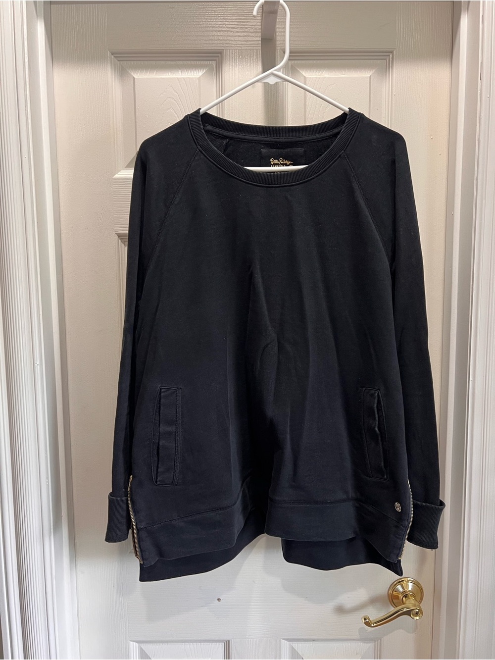 Lilly Pulitzer Beachcomber in Black with side zippers & pockets